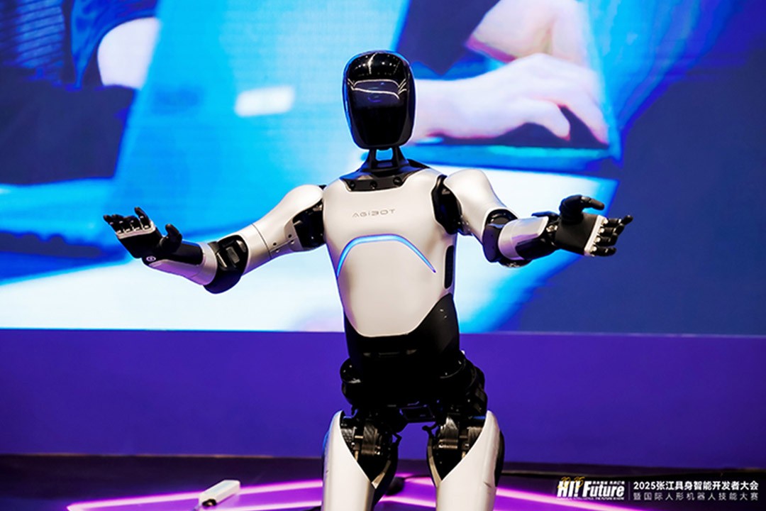 milan.com米兰远征A2成全球首个同时拥有中美欧认证的人形机器人