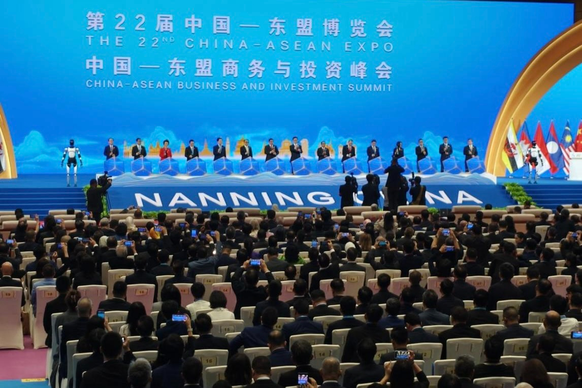 milan.com米兰机器人闪耀中国-东盟博览会，以具身智能助力国际盛会